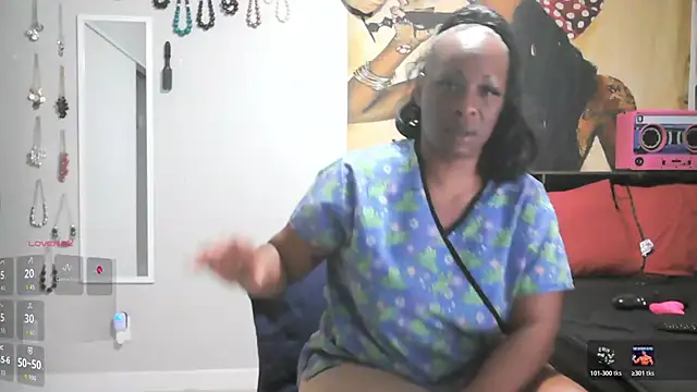 Queenanitadix online show from March 31, 2026, 9:15 pm