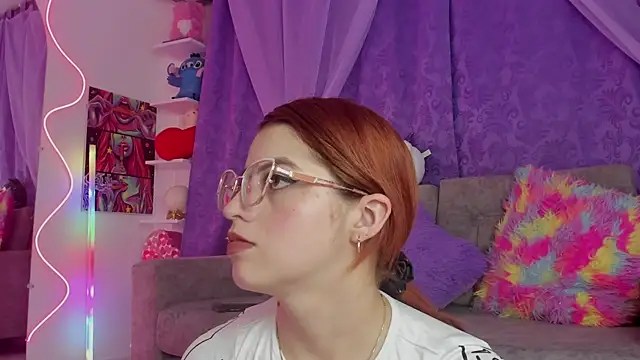 MelaniJhonson online show from June 3, 2026, 4:48 am