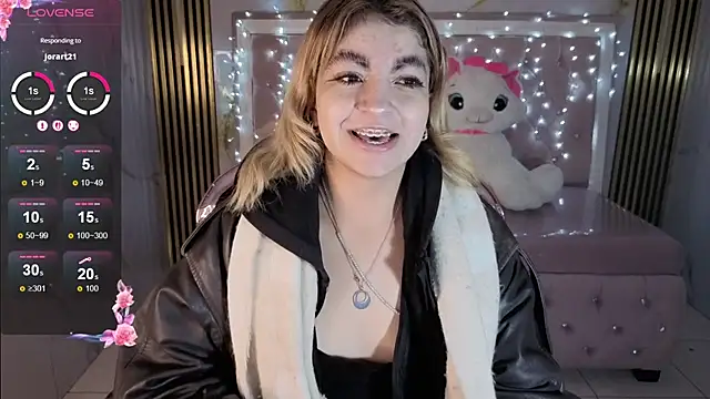 Snapshot of lili_conor_s chatting on November 16, 2025, 3:34 am lili conor s online show from November 16, 2025, 3:34 am