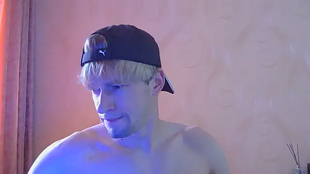 Snapshot of frama666 chatting on May 20, 2026, 1:28 pm frama666 online show from May 20, 2026, 1:28 pm