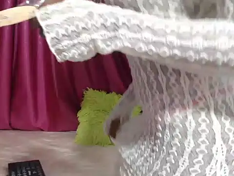 xxTatiannaxx online show from February 19, 2025, 6:43 pm