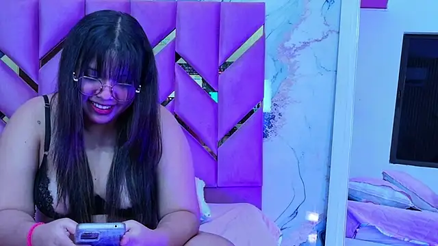 Snapshot of innocenthazel chatting on December 2, 2025, 3:34 am innocenthazel online show from December 2, 2025, 3:34 am