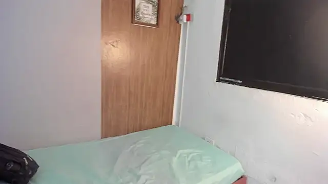 Snapshot of couple_hotfox chatting on February 27, 2026, 12:43 am couple hotfox online show from February 27, 2026, 12:43 am