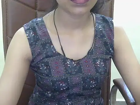 Snapshot of Cute_Pihu01 chatting on October 2, 2025, 6:04 pm Cute Pihu01 online show from October 2, 2025, 6:04 pm