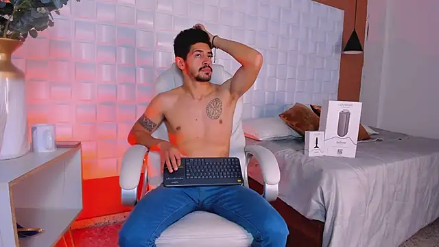 AlejandroStormm online show from February 23, 2025, 9:05 pm