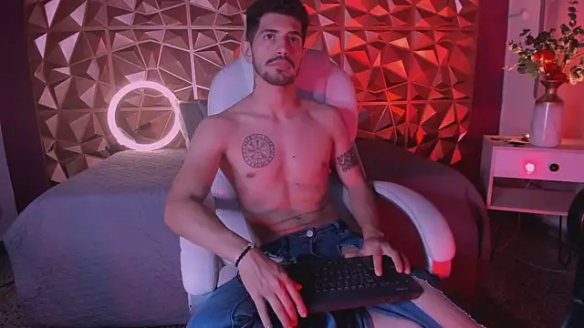 AlejandroStormm online show from March 12, 2025, 6:18 am