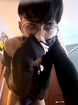 twinkperu18 online show from October 26, 2025, 2:17 am