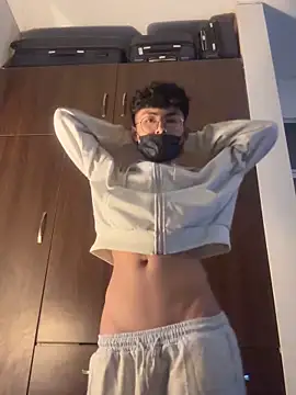 twinkperu18 online show from November 3, 2025, 12:13 am