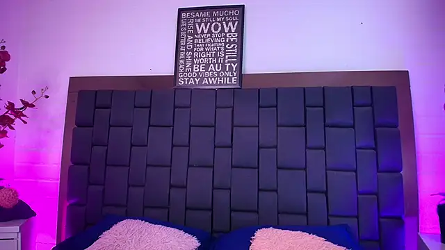 Lexi Howard  online show from September 21, 2025, 1:35 pm