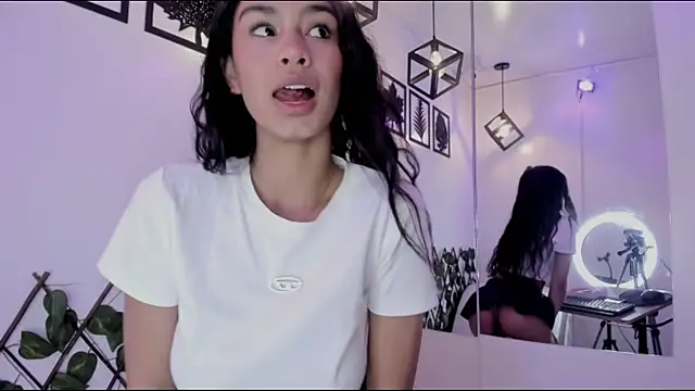 Snapshot of Anniie__Evans chatting on March 10, 2025, 2:37 pm Anniie  Evans online show from March 10, 2025, 2:37 pm