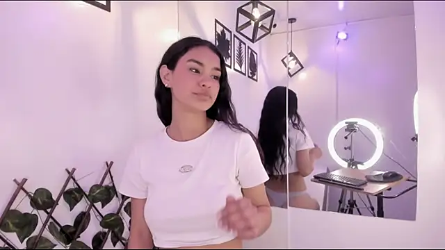 Snapshot of Anniie__Evans chatting on March 10, 2025, 6:45 pm Anniie  Evans online show from March 10, 2025, 6:45 pm