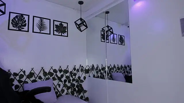 Snapshot of Anniie__Evans chatting on March 17, 2025, 2:01 pm Anniie  Evans online show from March 17, 2025, 2:01 pm