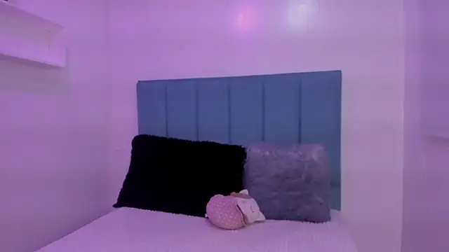 Snapshot of Anniie__Evans chatting on September 27, 2025, 2:11 pm Anniie  Evans online show from September 27, 2025, 2:11 pm