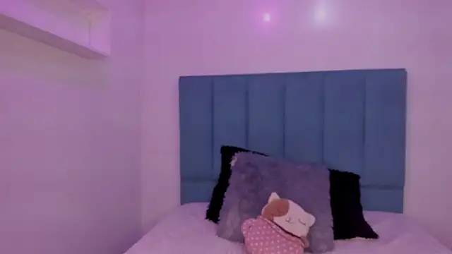 Snapshot of Anniie__Evans chatting on October 6, 2025, 2:25 pm Anniie  Evans online show from October 6, 2025, 2:25 pm