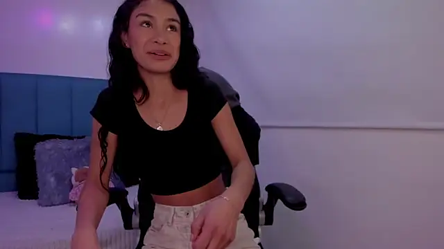 Snapshot of Anniie__Evans chatting on October 7, 2025, 2:36 pm Anniie  Evans online show from October 7, 2025, 2:36 pm