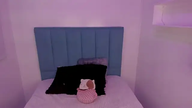 Snapshot of Anniie__Evans chatting on October 9, 2025, 4:27 pm Anniie  Evans online show from October 9, 2025, 4:27 pm