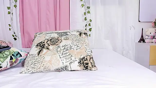 Snapshot of Emma_lorense22 chatting on March 8, 2025, 10:24 pm Emma lorense22 online show from March 8, 2025, 10:24 pm