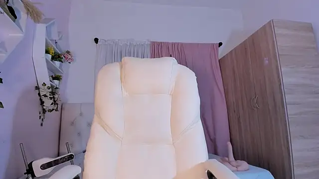 Snapshot of Emma_lorense22 chatting on October 23, 2025, 7:23 pm Emma lorense22 online show from October 23, 2025, 7:23 pm