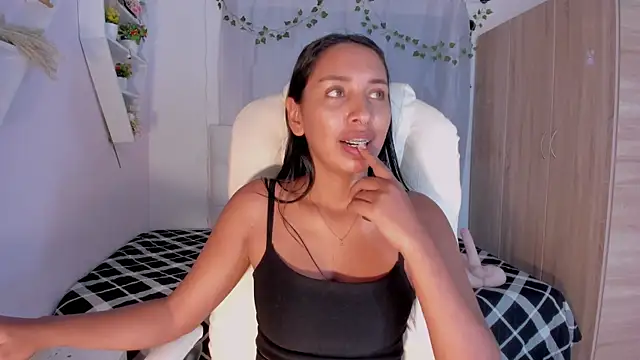 Snapshot of Emma_lorense22 chatting on December 1, 2025, 7:19 pm Emma lorense22 online show from December 1, 2025, 7:19 pm