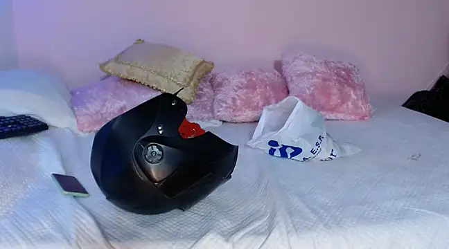 Maddy Jhonsson online show from March 3, 2025, 9:37 pm