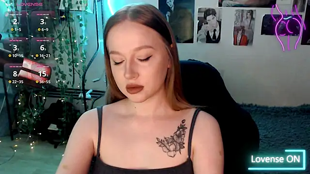 lissallor  online show from February 20, 2025, 11:32 pm