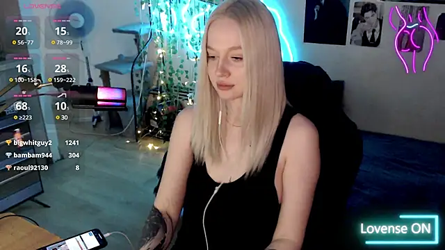 lissallor  online show from March 20, 2025, 10:07 pm