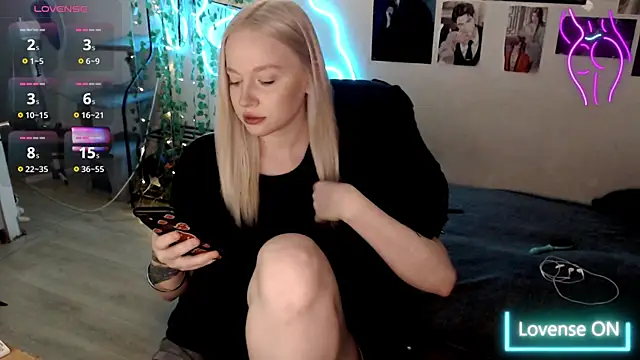 lissallor  online show from March 21, 2025, 1:23 pm