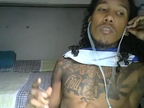 Snapshot of LaurentBrown chatting on October 29, 2025, 6:09 pm LaurentBrown online show from October 29, 2025, 6:09 pm