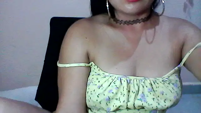 Snapshot of shashel5 chatting on June 6, 2026, 6:29 am shashel5 online show from June 6, 2026, 6:29 am