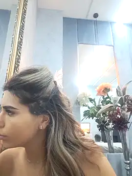 Bella Posh online show from October 21, 2025, 4:35 am