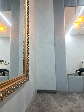 Bella Posh online show from November 1, 2025, 6:04 am