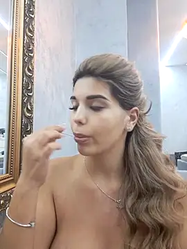 Bella Posh online show from November 27, 2025, 5:53 am