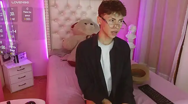 callum 77 online show from March 20, 2025, 8:08 pm