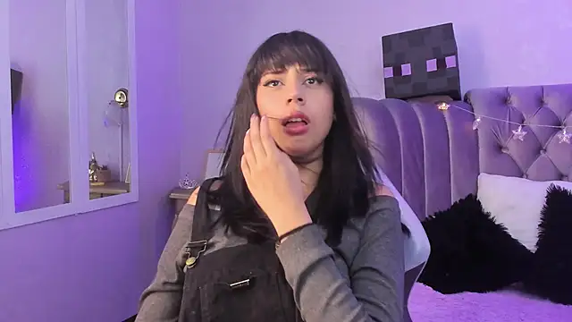 Seren Bleck online show from November 4, 2025, 3:05 am