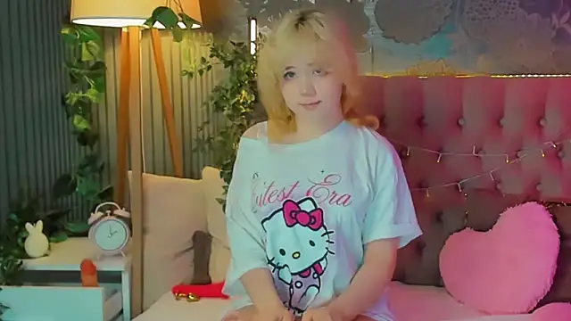 EmilyAngells online show from April 6, 2026, 5:52 am