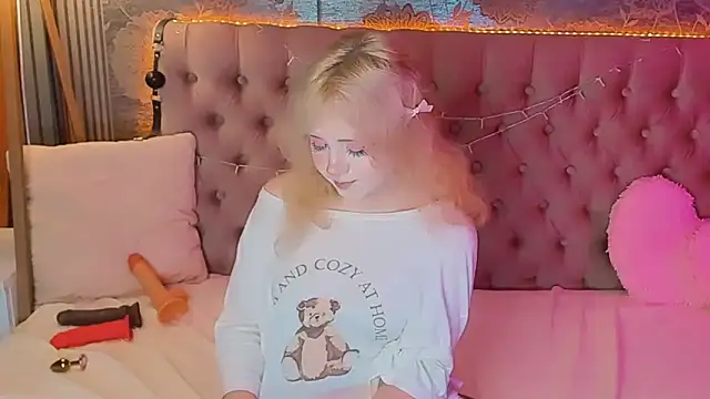 EmilyAngells online show from June 11, 2026, 6:55 am