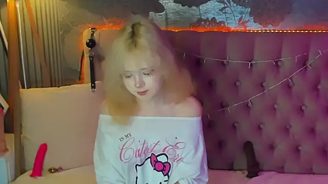 EmilyAngells online show from June 25, 2026, 6:07 am