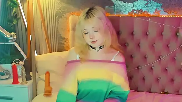 EmilyAngells online show from July 7, 2026, 8:18 am