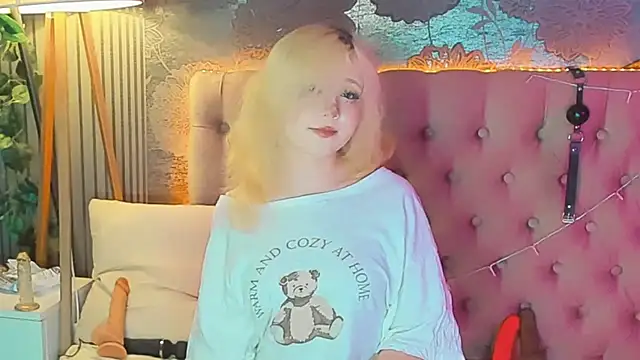 EmilyAngells online show from August 3, 2026, 6:12 am