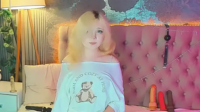 EmilyAngells online show from August 3, 2026, 9:04 am