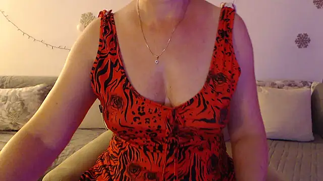 YourfantasyGiuly online show from July 8, 2026, 5:28 pm
