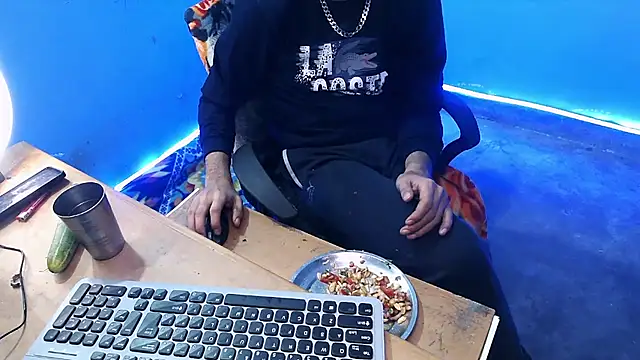 rahulkajuuu0909 online show from December 17, 2025, 3:51 pm