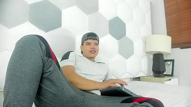 Snapshot of Axel_Forte chatting on April 30, 2026, 2:01 pm Axel Forte online show from April 30, 2026, 2:01 pm