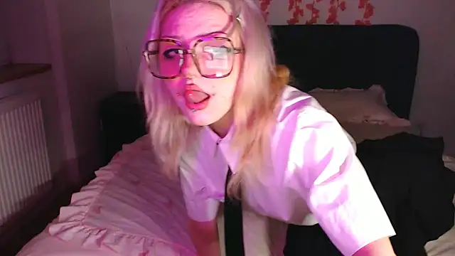 KimiSakura online show from April 13, 2026, 8:36 pm