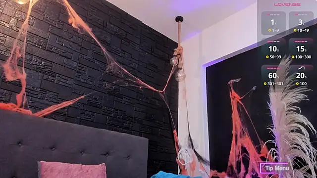 Maite Smith  online show from October 30, 2025, 12:17 pm