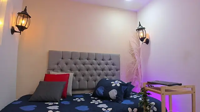 Maite Smith  online show from April 14, 2026, 1:39 pm