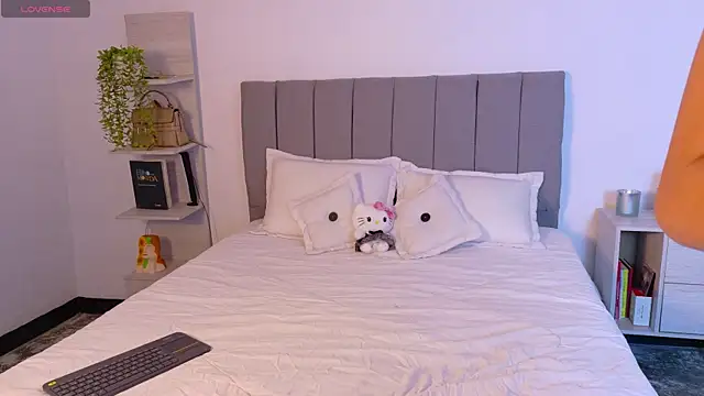 zarahCute online show from November 22, 2025, 11:59 pm