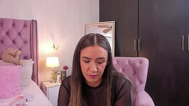 natashaleightt online show from February 5, 2026, 1:21 am