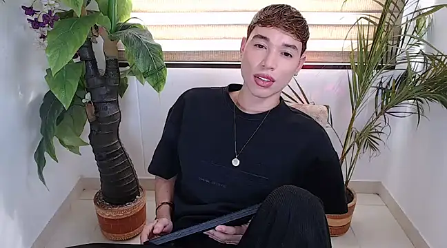 Snapshot of cod_dolll chatting on February 25, 2025, 9:02 pm cod dolll online show from February 25, 2025, 9:02 pm