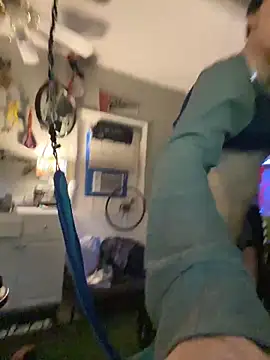 Polaroid White online show from November 21, 2025, 8:46 am